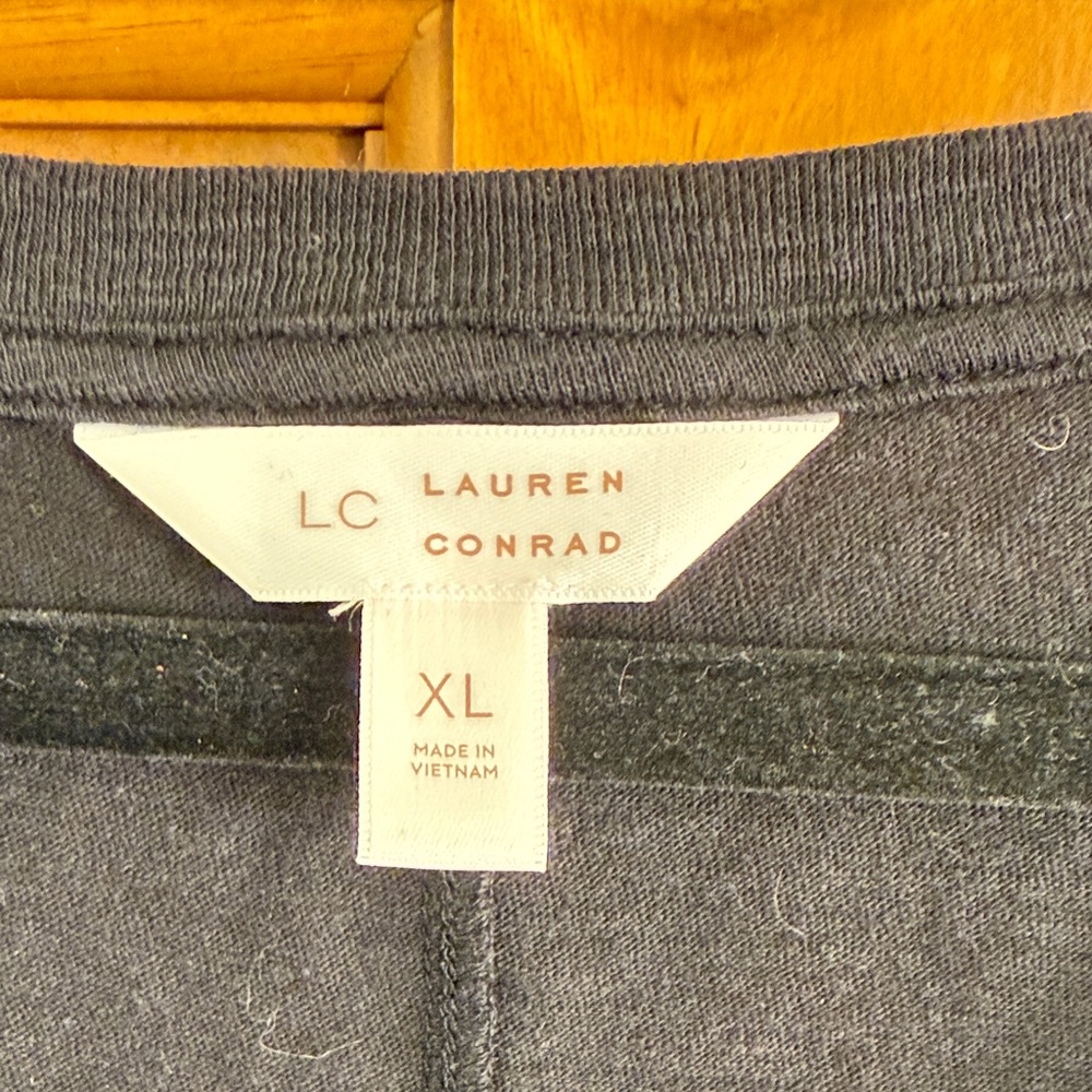 LC Lauren Conrad Black V-Neck Flutter Sleeve Tee - Picture 2 of 5